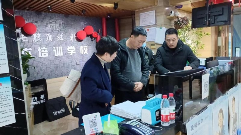 对于报班费用，我们不能仅仅看数字，更要关注性价比。以下是一些衡量性价比的要点：
